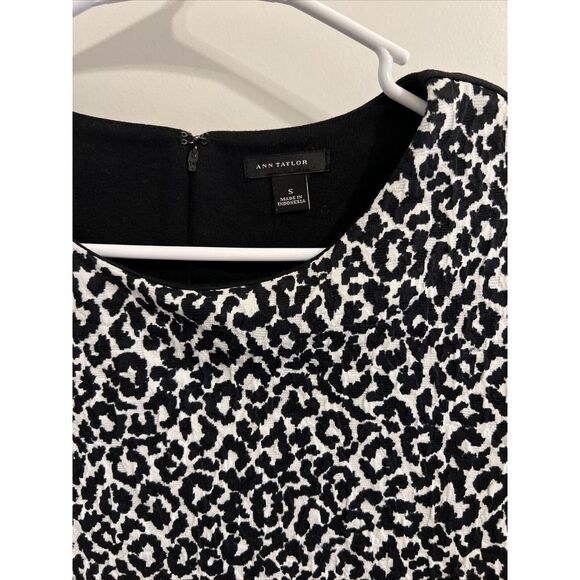 Ann Taylor Women's S Cheetah Print Colorblock Sweater Zip Back Black White‎ - Picture 3 of 3